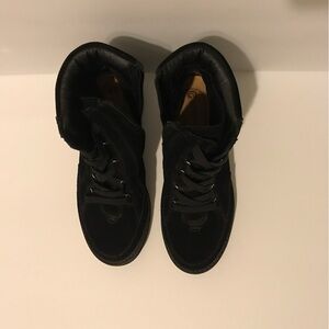 Corso Como Black suede side zipper mid comfy ankle boots size 7 nice soft sole.